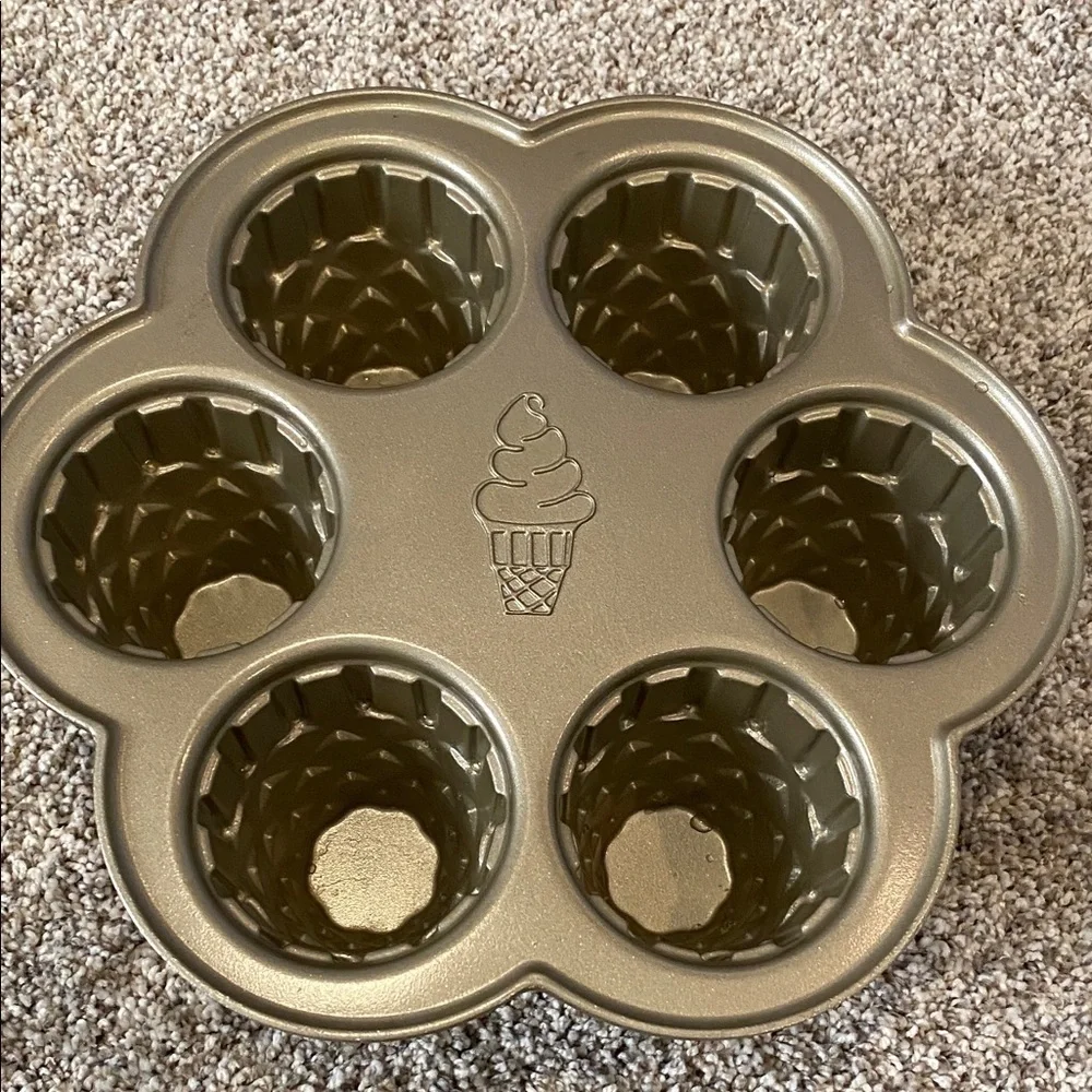 Nordic Ware Non-Stick Ice Cream Cone Cupcake Pan. 4.5 cups. Made in USA.